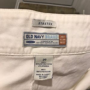 ✨Old Navy White Capris